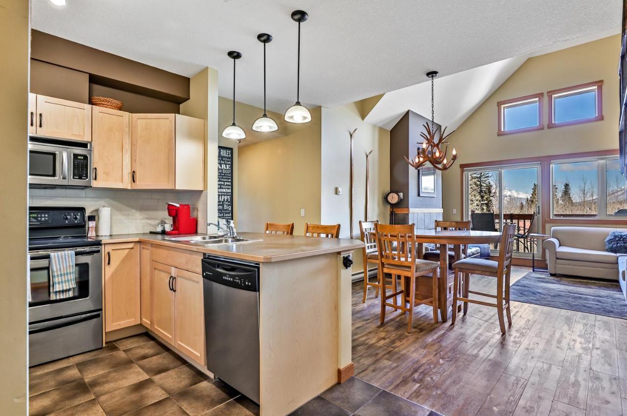 Ferienwohnung Spectacular Mountain View Corner Unit Pool Hot Tub Park Pass Canmore Exterior foto