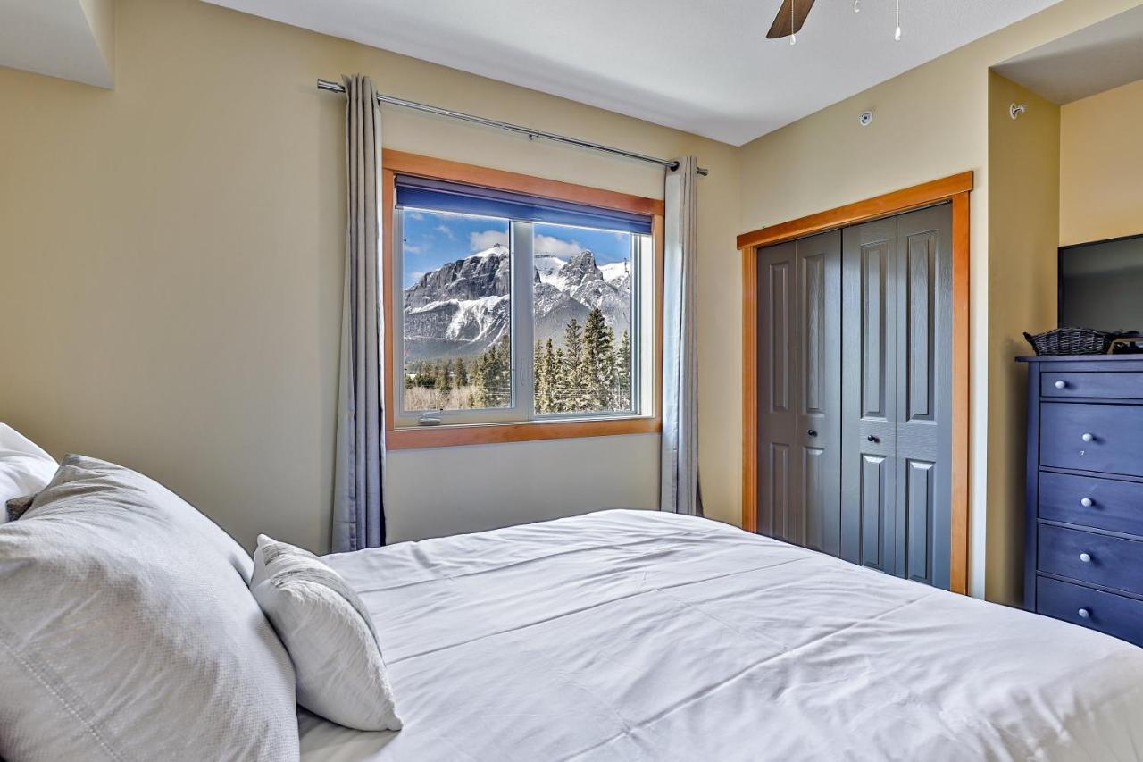 Ferienwohnung Spectacular Mountain View Corner Unit Pool Hot Tub Park Pass Canmore Exterior foto