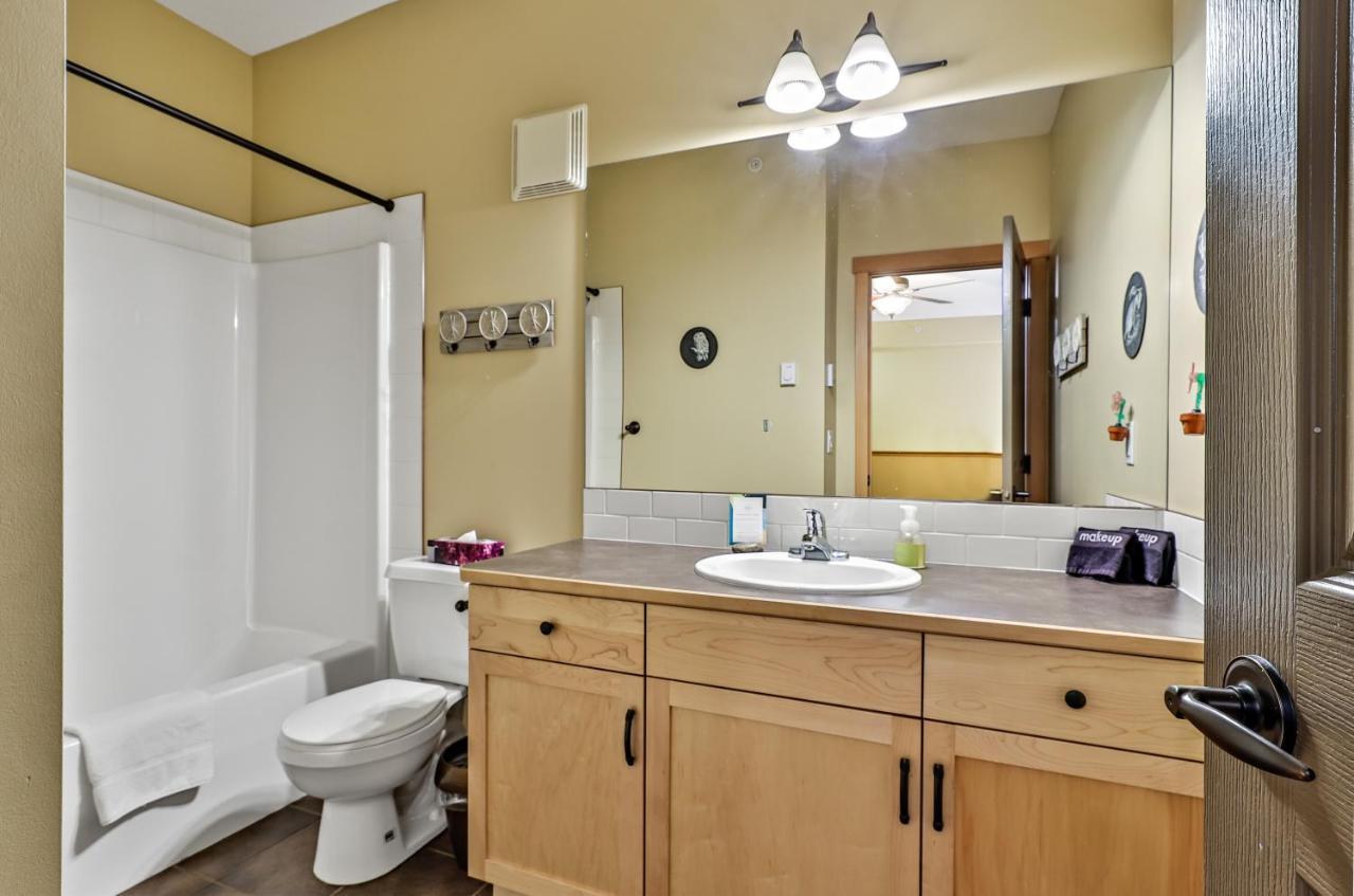Ferienwohnung Spectacular Mountain View Corner Unit Pool Hot Tub Park Pass Canmore Exterior foto