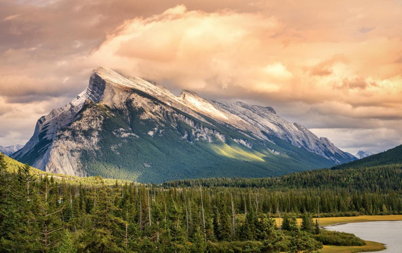 Ferienwohnung Spectacular Mountain View Corner Unit Pool Hot Tub Park Pass Canmore Exterior foto